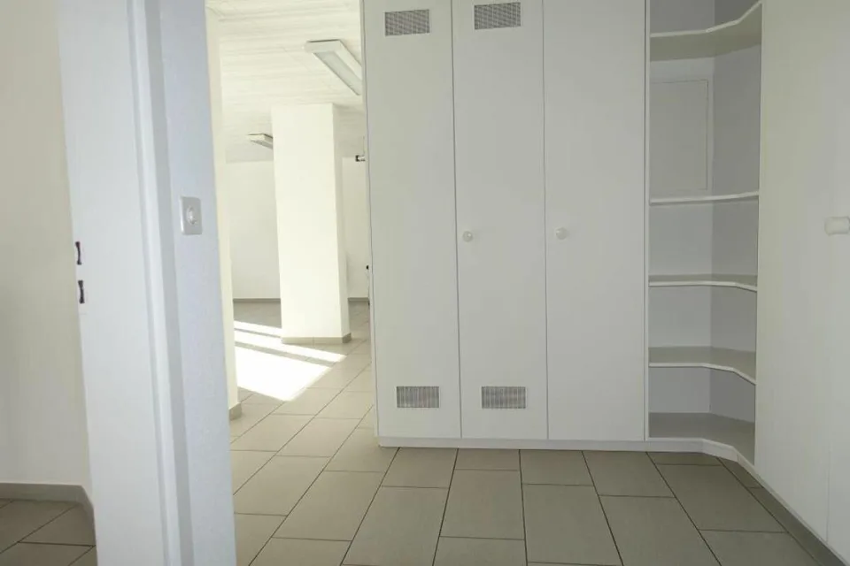 Grosszügige Gewerberäumlichkeiten im EG & UG