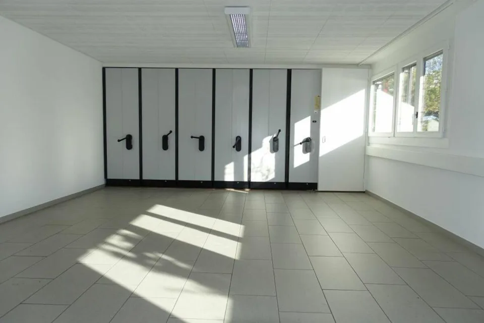 Grosszügige Gewerberäumlichkeiten im EG & UG