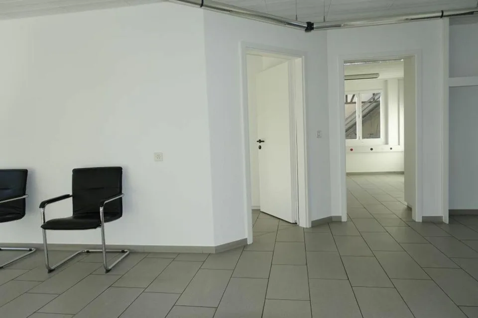 Grosszügige Gewerberäumlichkeiten im EG & UG