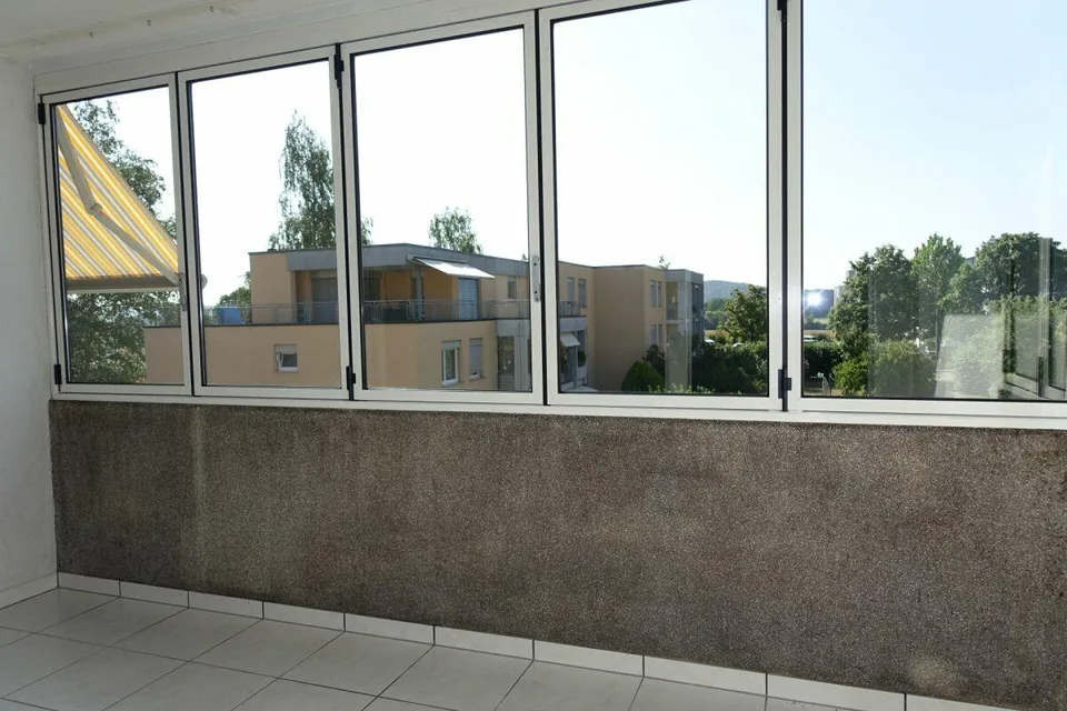 Renovierte 3.5 Zi-Eigentumswohnung mit Balkon und Einstellhallenplatz