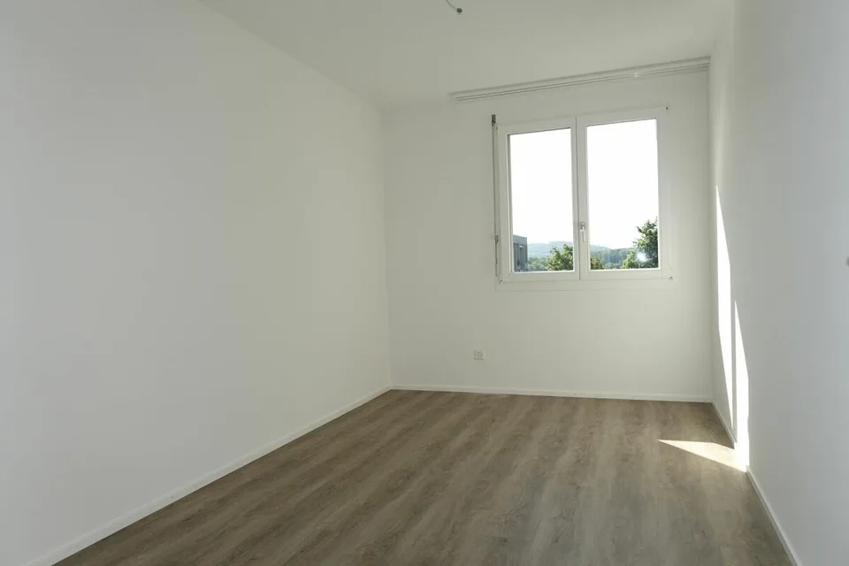 Renovierte 3.5 Zi-Eigentumswohnung mit Balkon und Einstellhallenplatz