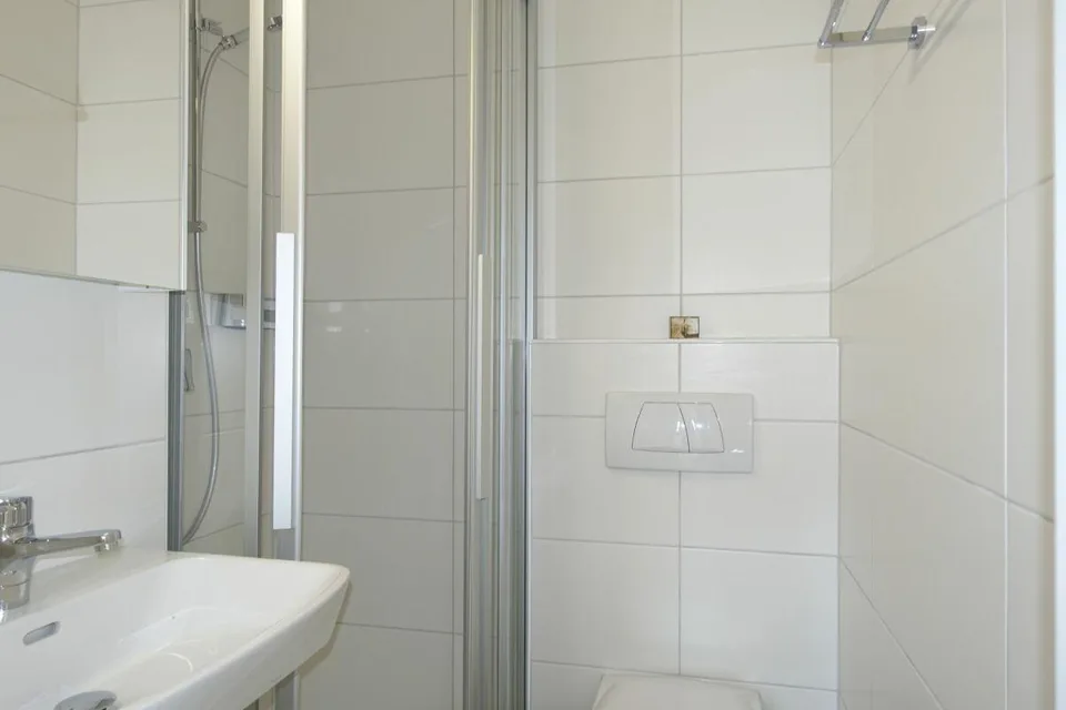 Renovierte 3.5 Zi-Eigentumswohnung mit Balkon und Einstellhallenplatz