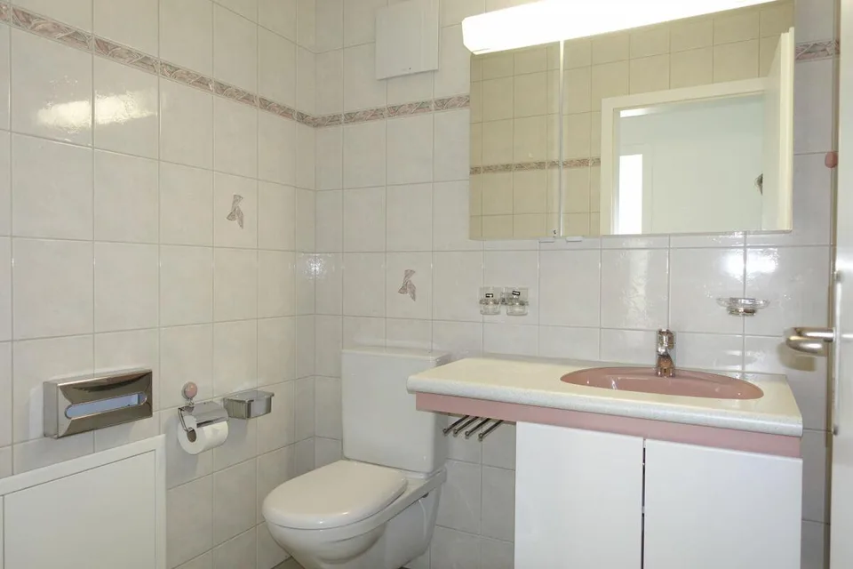 Renovierte 3.5 Zi-Eigentumswohnung mit Balkon und Einstellhallenplatz