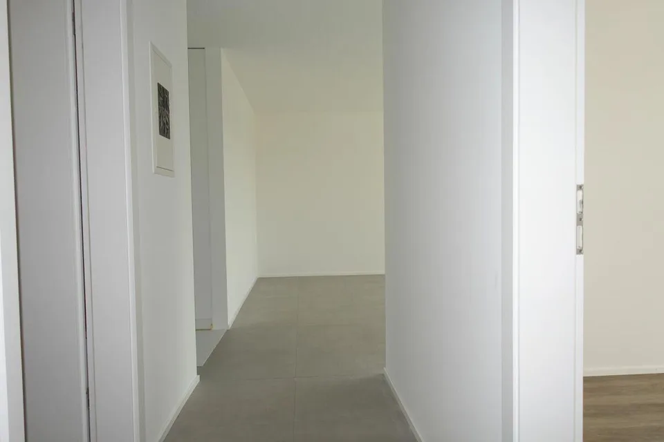 Renovierte 3.5 Zi-Eigentumswohnung mit Balkon und Einstellhallenplatz