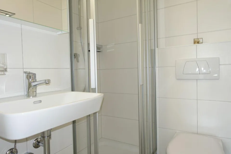 Renovierte 3.5 Zi-Eigentumswohnung mit Balkon und Einstellhallenplatz