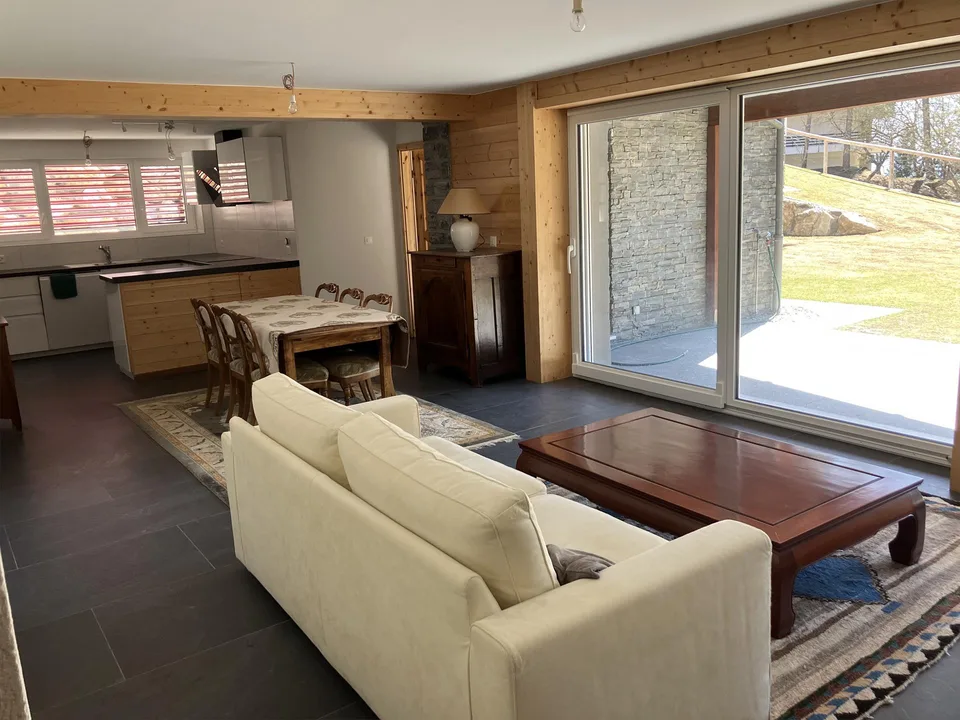 Magnifique Chalet de 15,5 pièces, 3 appartements à Crans-Montana