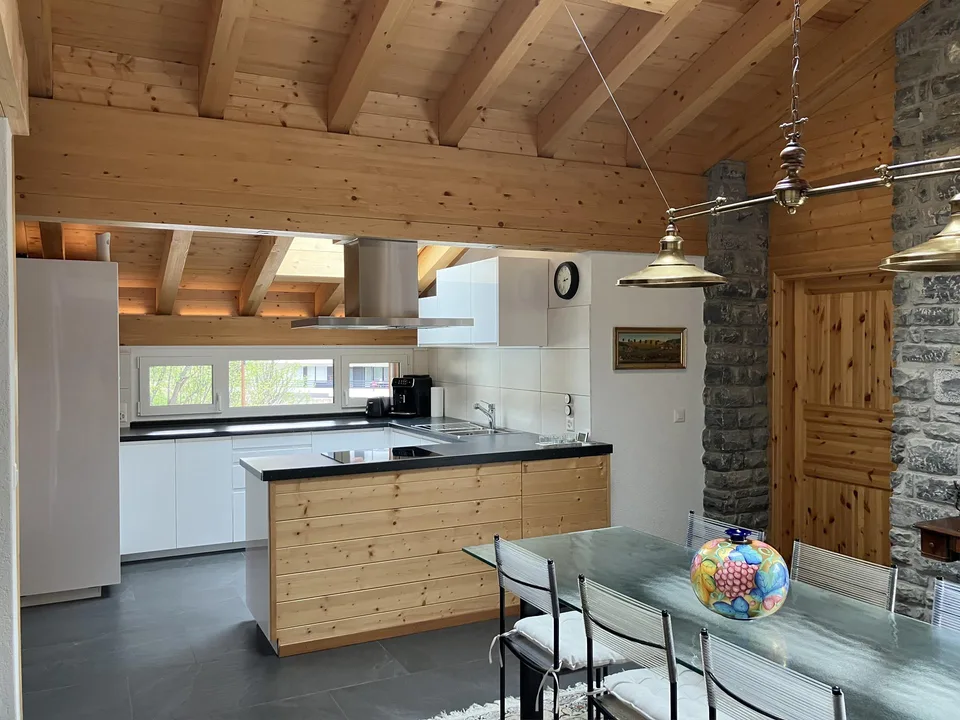 Magnifique Chalet de 15,5 pièces, 3 appartements à Crans-Montana