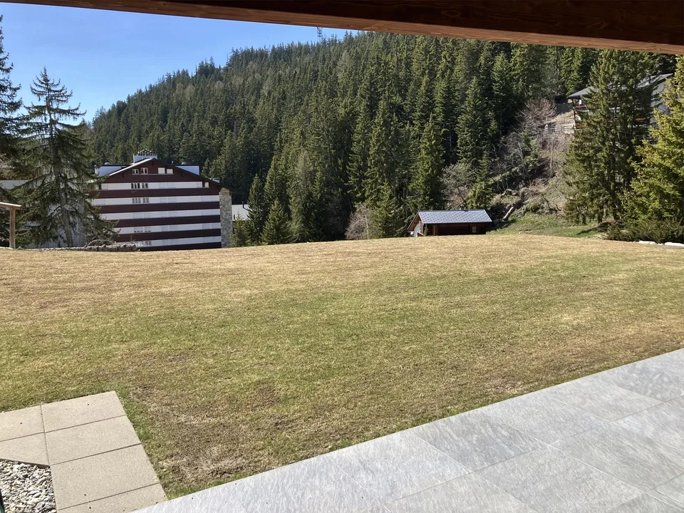 Magnifique Chalet de 15,5 pièces, 3 appartements à Crans-Montana