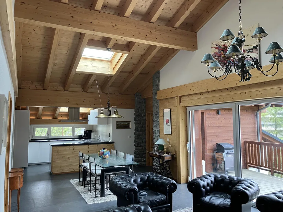 Magnifique Chalet de 15,5 pièces, 3 appartements à Crans-Montana