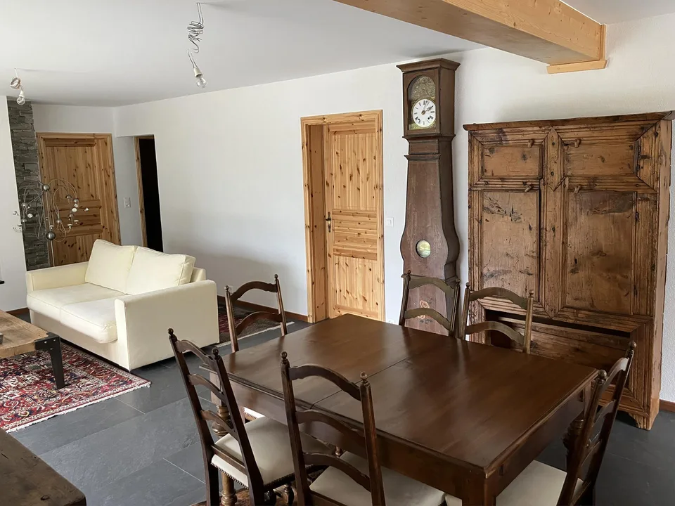 Magnifique Chalet de 15,5 pièces, 3 appartements à Crans-Montana