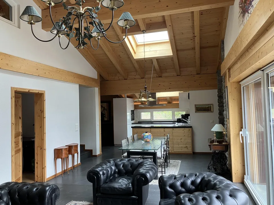 Magnifique Chalet de 15,5 pièces, 3 appartements à Crans-Montana
