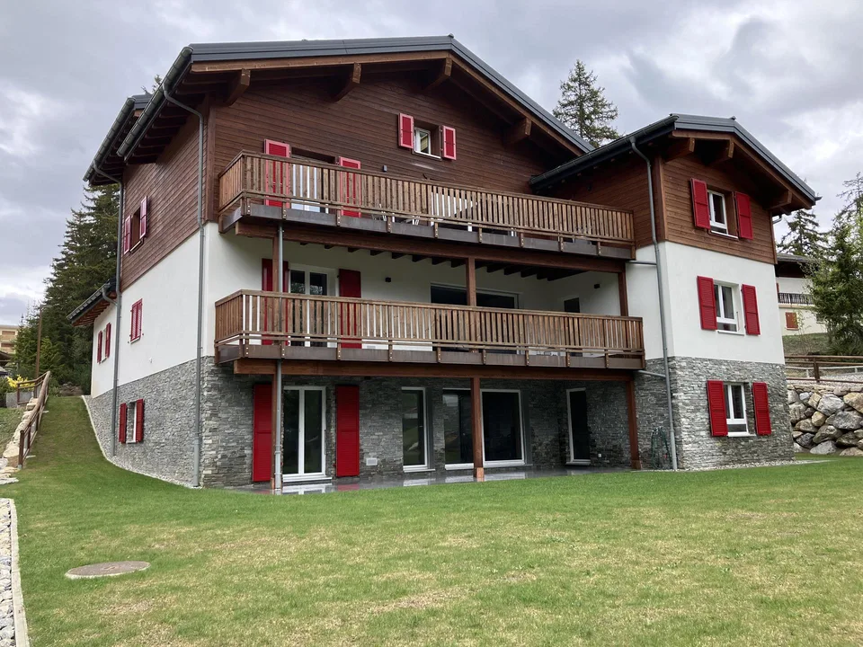 Magnifique Chalet de 15,5 pièces, 3 appartements à Crans-Montana