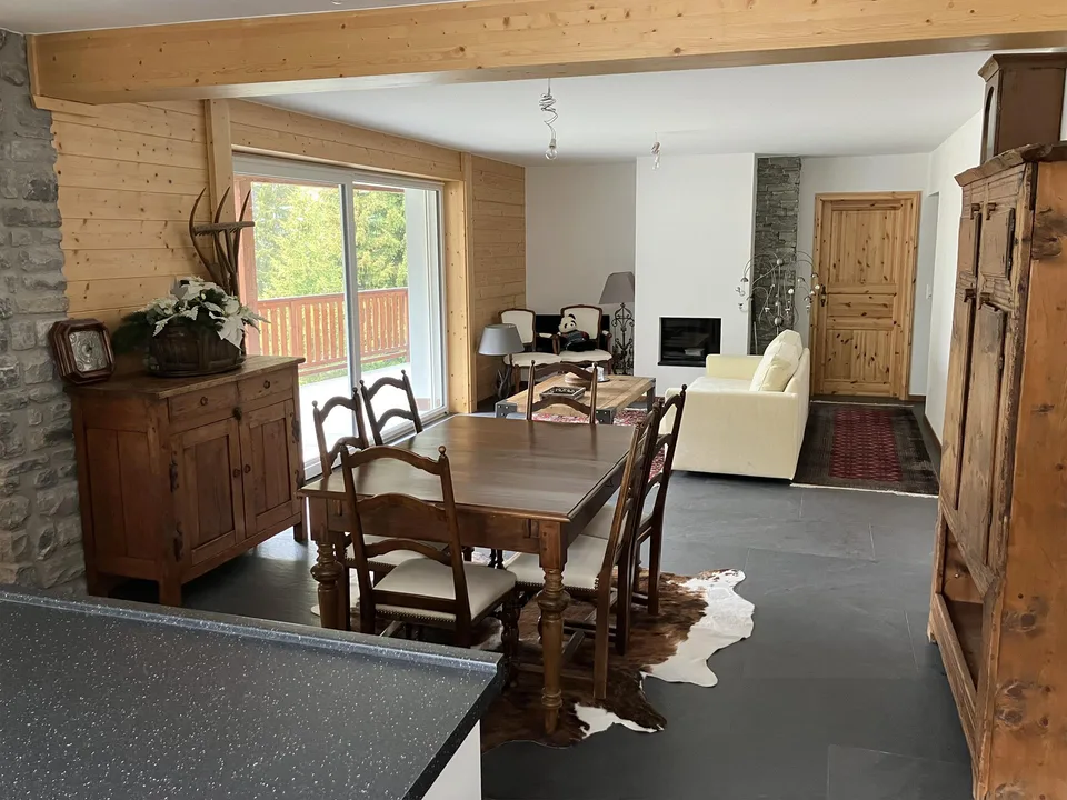 Magnifique Chalet de 15,5 pièces, 3 appartements à Crans-Montana