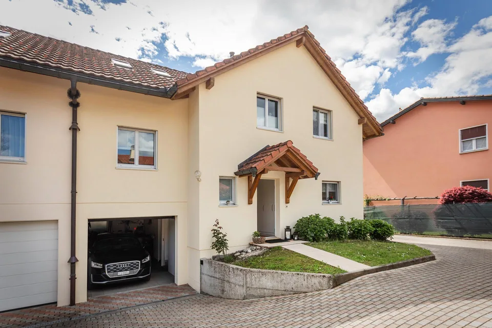 Casa gemella in zona residenziale - comfort tranquillità indipendenza