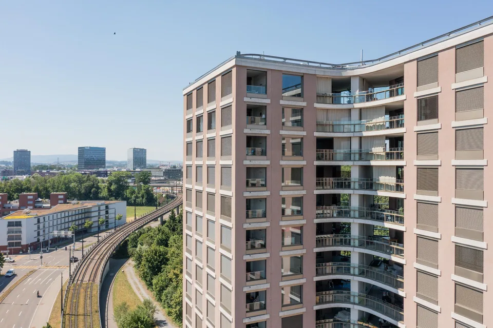 Wohnen über den Baumkronen im Hochhaus Neuguet