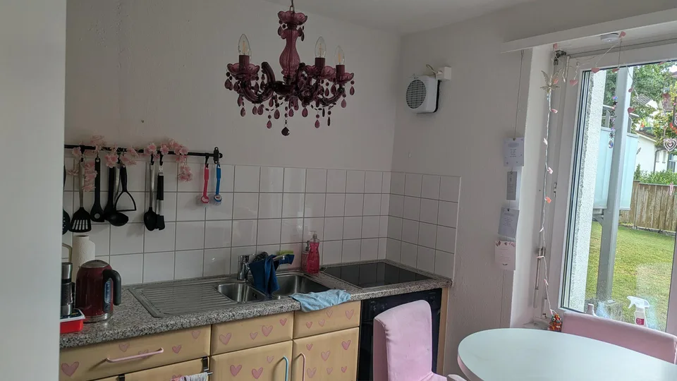 Helle 1-Zimmer Wohnung mit separater Küche und gedecktem Sitzplatz