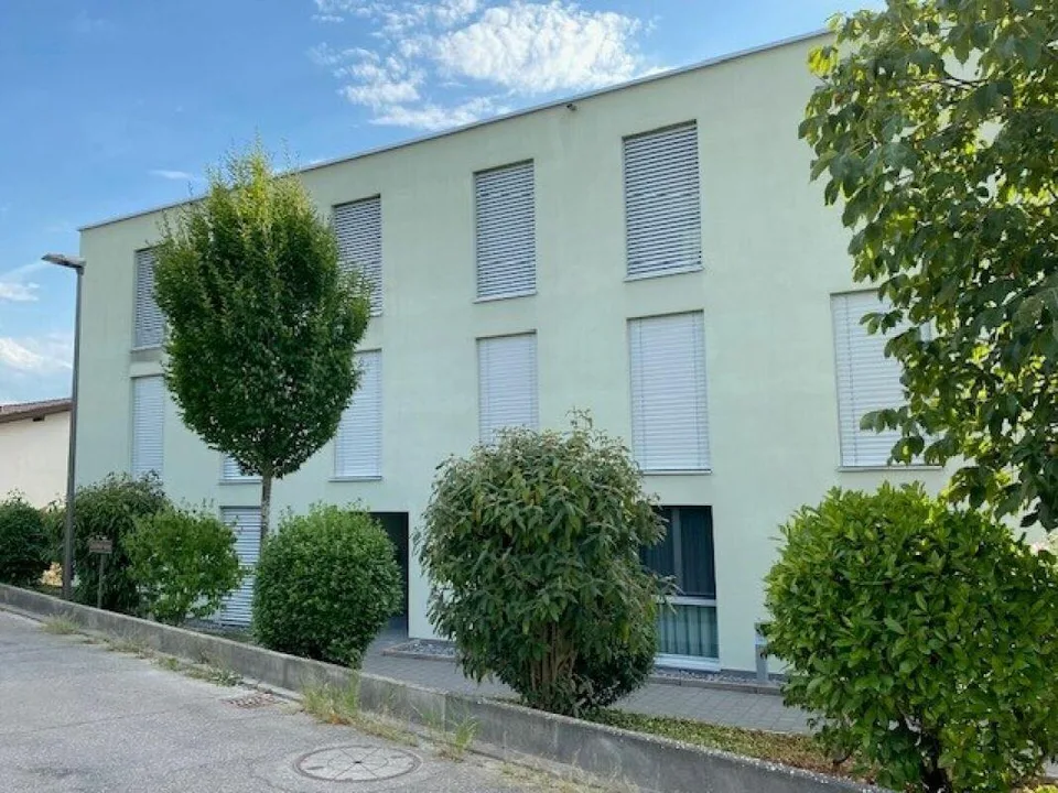 MODERNE PARTERREWOHNUNG MIT UMSCHWUNG