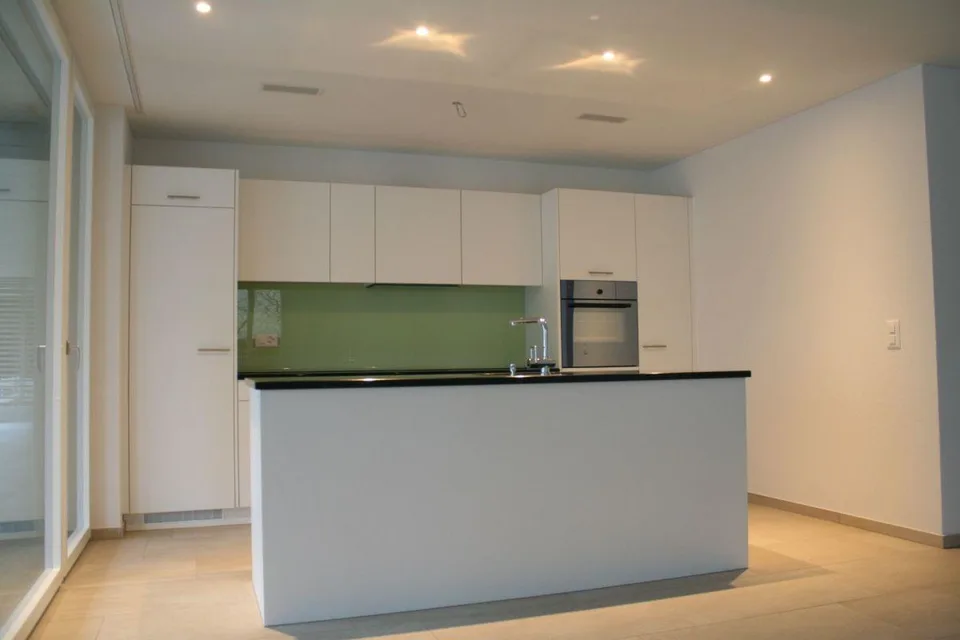 MODERNE PARTERREWOHNUNG MIT UMSCHWUNG
