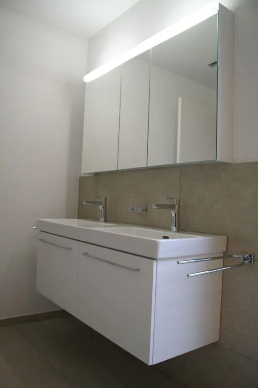 MODERNE PARTERREWOHNUNG MIT UMSCHWUNG