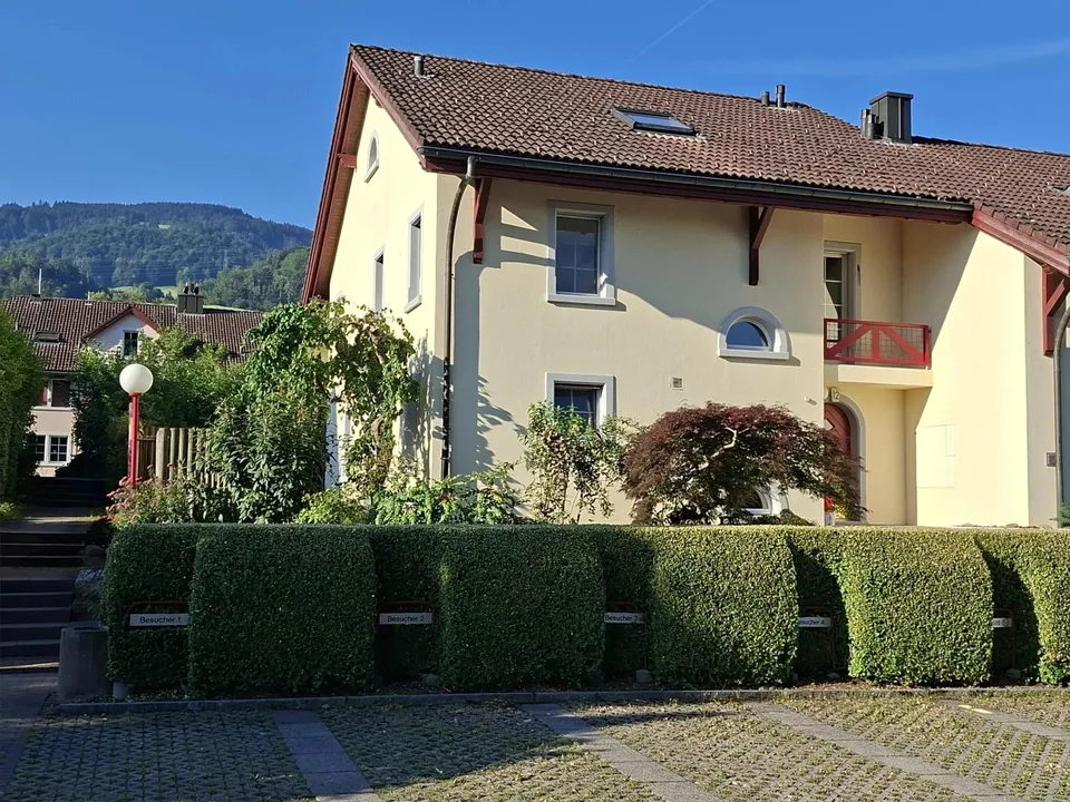 Sonniges 7.5-Zimmer-Reiheneckhaus an ruhiger Lage in Altendorf
