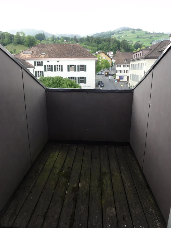 renovierte Wohnung mit neuwertiger Küche und Bad mitten im Städtli
