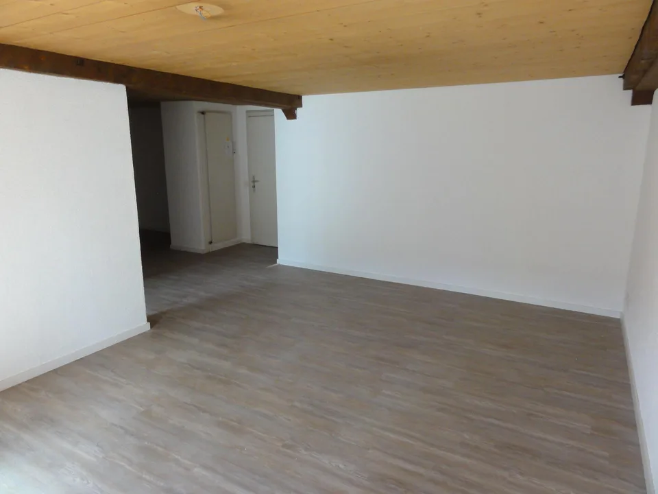 renovierte Wohnung mit neuwertiger Küche und Bad mitten im Städtli