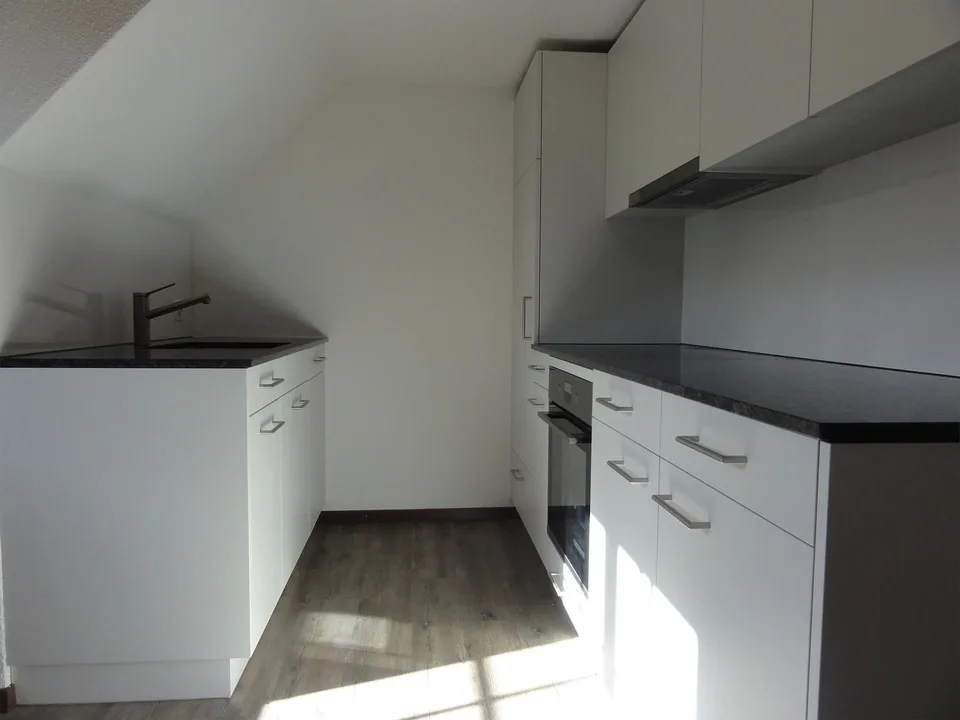 renovierte Wohnung mit neuwertiger Küche und Bad mitten im Städtli