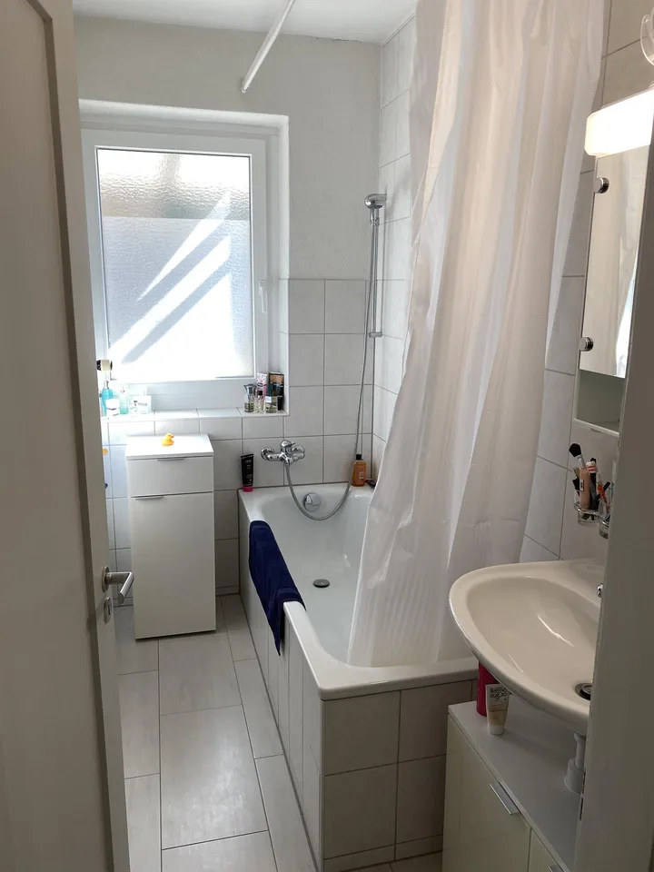 Sonnige 3 Zimmerwohnung inmitten eines Parkes (HP)