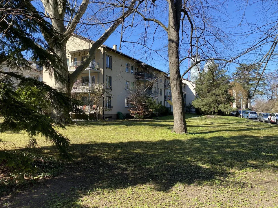 Sonnige 3 Zimmerwohnung inmitten eines Parkes (HP)