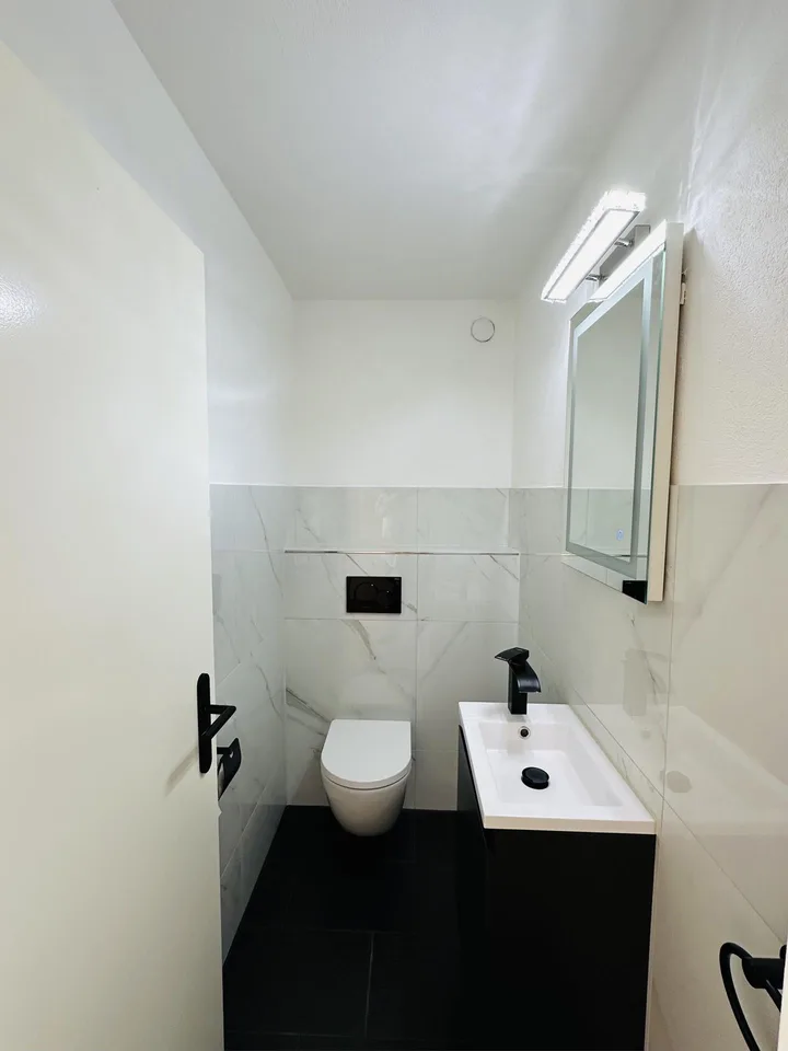 ruhige und helle, 3.5 Zi Whg, inkl. Parkplatz, Balkon, Kellerabteil