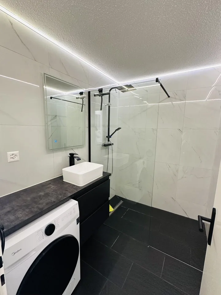 ruhige und helle, 3.5 Zi Whg, inkl. Parkplatz, Balkon, Kellerabteil