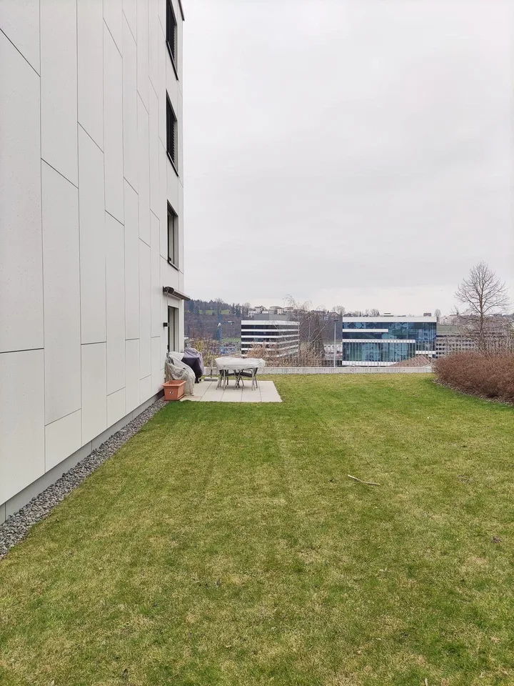 Moderne 3 1/2-Zimmerwohnung mit Gartensitzplatz