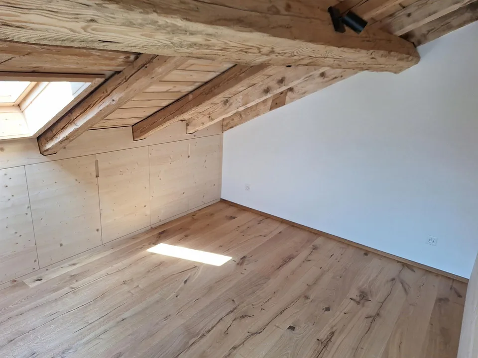Charmantes Dachstudio mit Sichtbalken