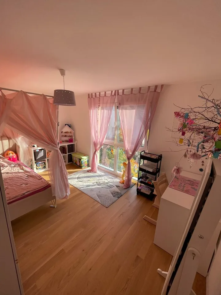 4.5 Zimmer Wohnung im 1. OG