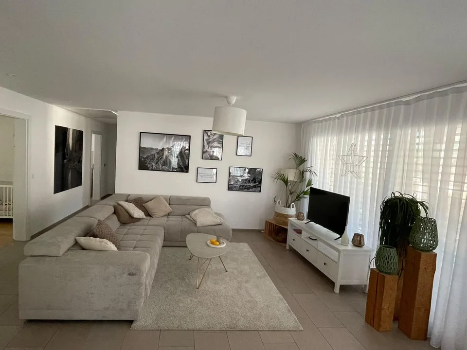 4.5 Zimmer Wohnung im 1. OG