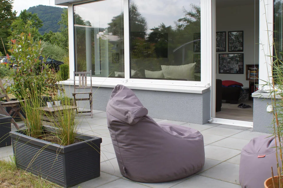 Modernes Wohnen im Grünen mit Gartensitzplatz