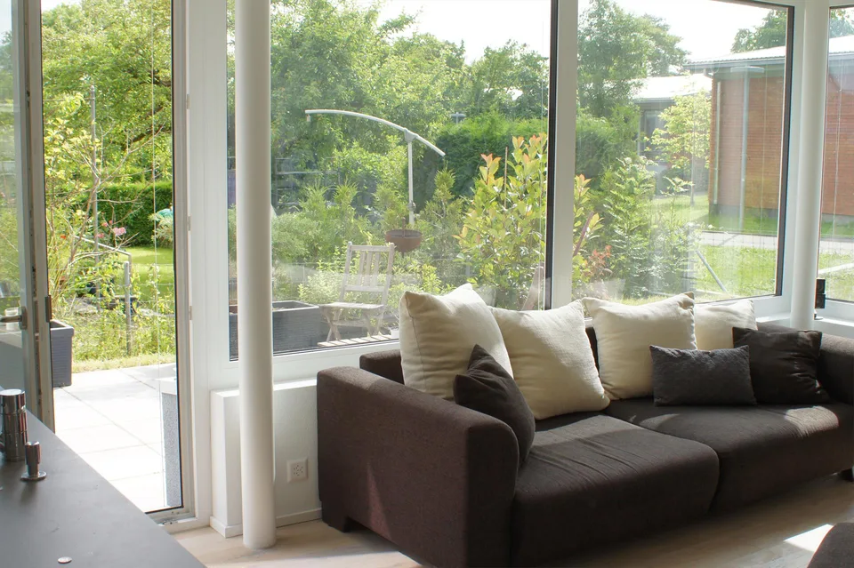 Modernes Wohnen im Grünen mit Gartensitzplatz