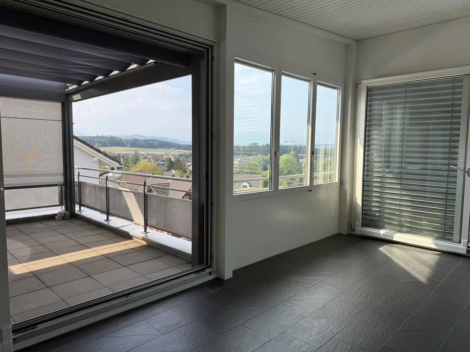 Sonnige 4 1/2 Zimmer Attika Wohnung mit Panorama-Aussicht
