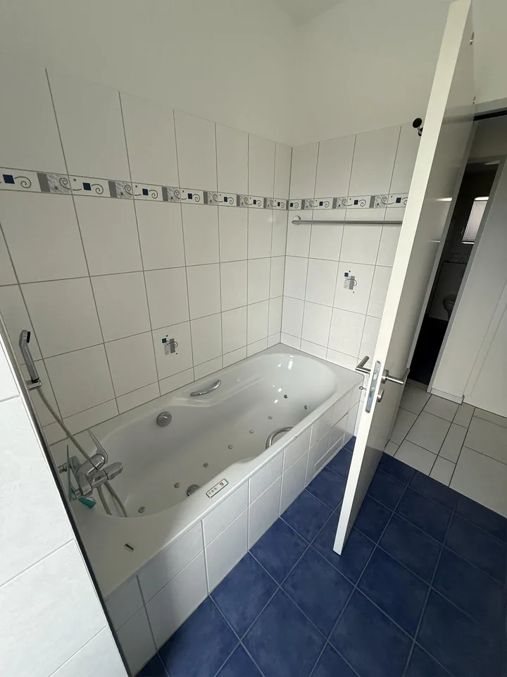 Sonnige 4 1/2 Zimmer Attika Wohnung mit Panorama-Aussicht