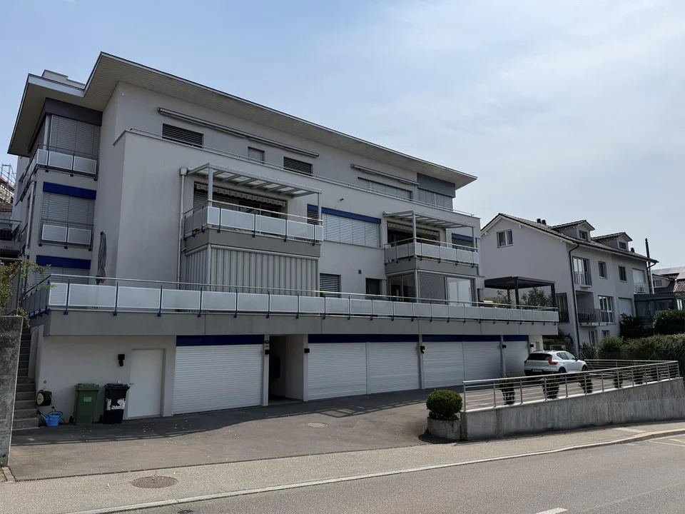 Sonnige 4 1/2 Zimmer Attika Wohnung mit Panorama-Aussicht