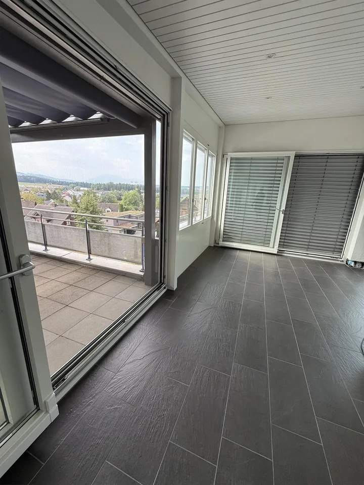 Sonnige 4 1/2 Zimmer Attika Wohnung mit Panorama-Aussicht