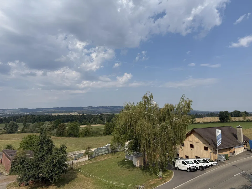 Sonnige 4 1/2 Zimmer Attika Wohnung mit Panorama-Aussicht