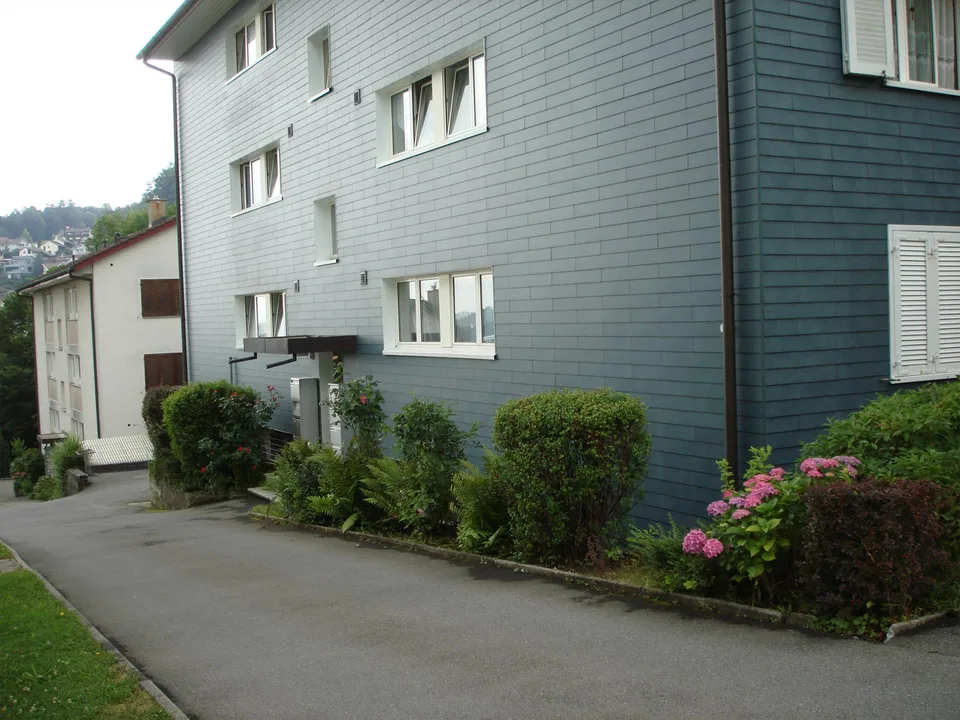 Kleine 4-Zimmerwohnung mit Balkon