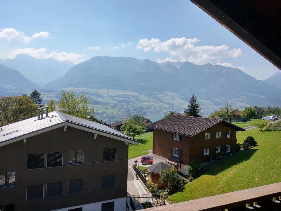 Wunderschöne 4 1/2 Zimmerwohnung mit See- und Bergblick