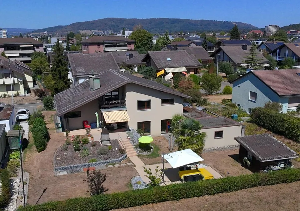 GROSSZÜGIGES FAMILIENPARADIES AN RUHIGER LAGE!
