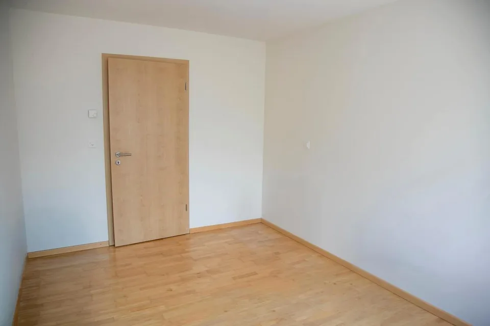 Grand 2,5 pièces refait à neuf + garage-box privé, Martigny Centre