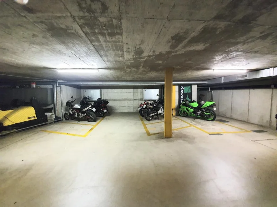Einstellplatz an zentraler Lage zu vermieten