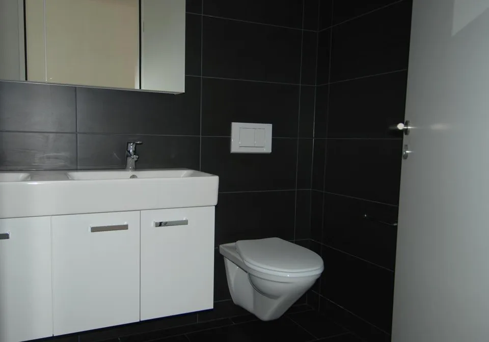 Moderne 3.5 Zimmerwohnung mit eigenem Atrium