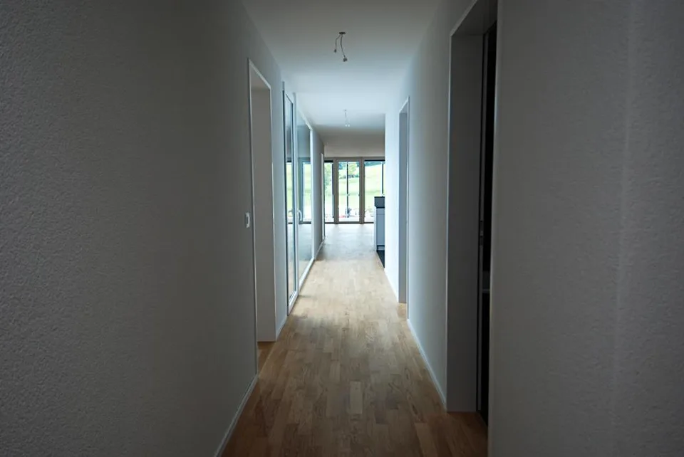 Moderne 3.5 Zimmerwohnung mit eigenem Atrium