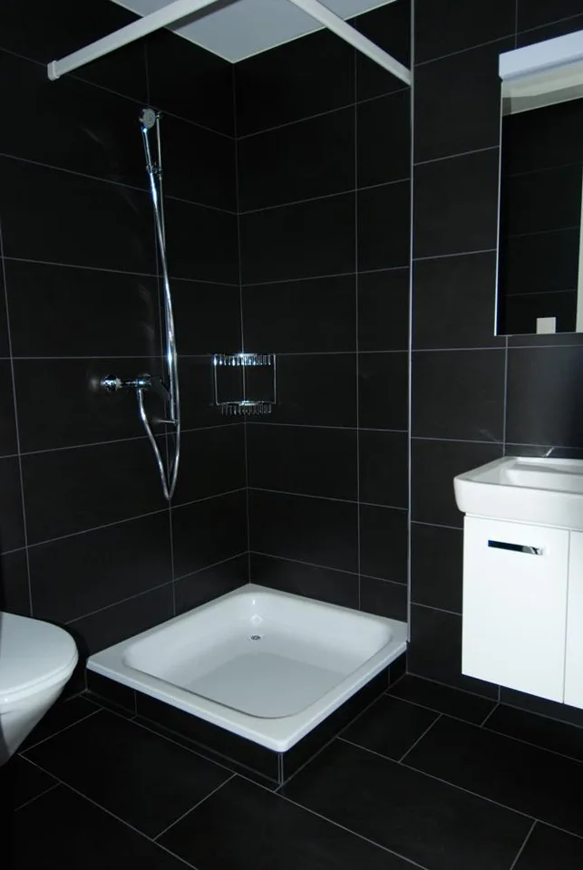 Moderne 3.5 Zimmerwohnung mit eigenem Atrium